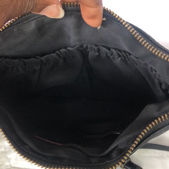 ELLIOT LUCCA black genuine leather crossbody. Adjustable straps. 3 way zippers. - Picture 7 of 7